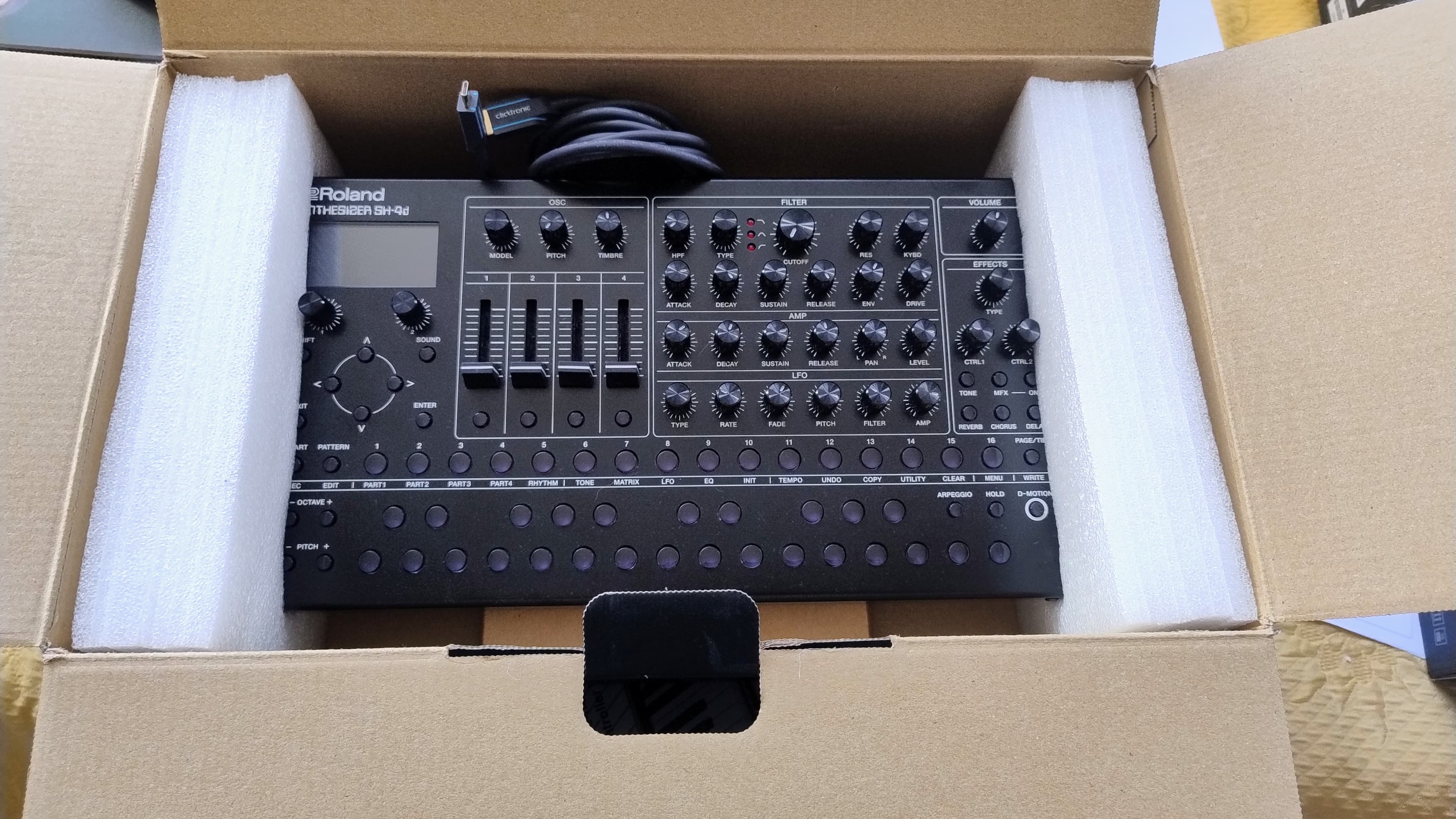 Synthétiseur numérique Roland SH 4D