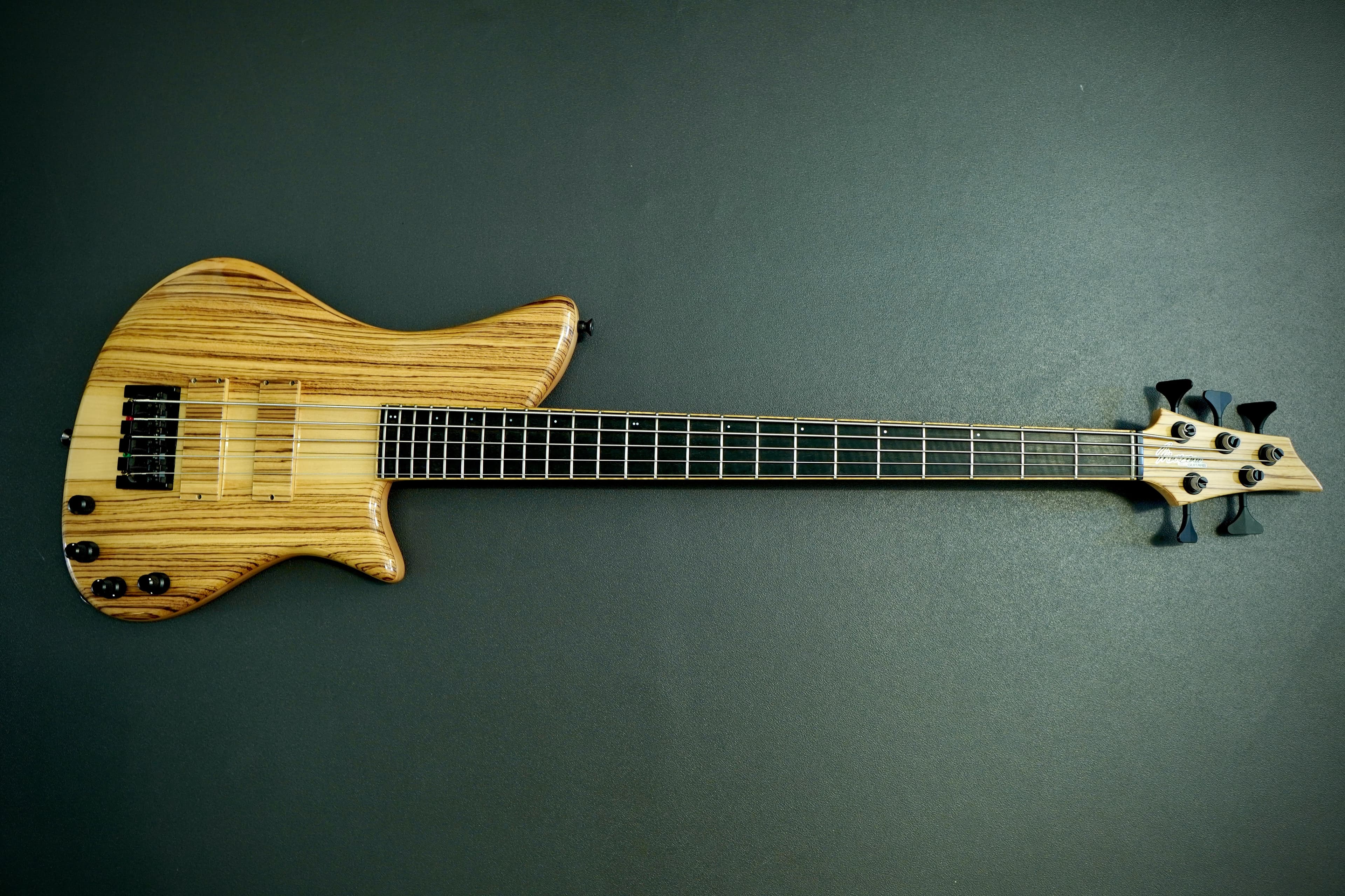Basse Marceau Guitars singlecut 5 cordes