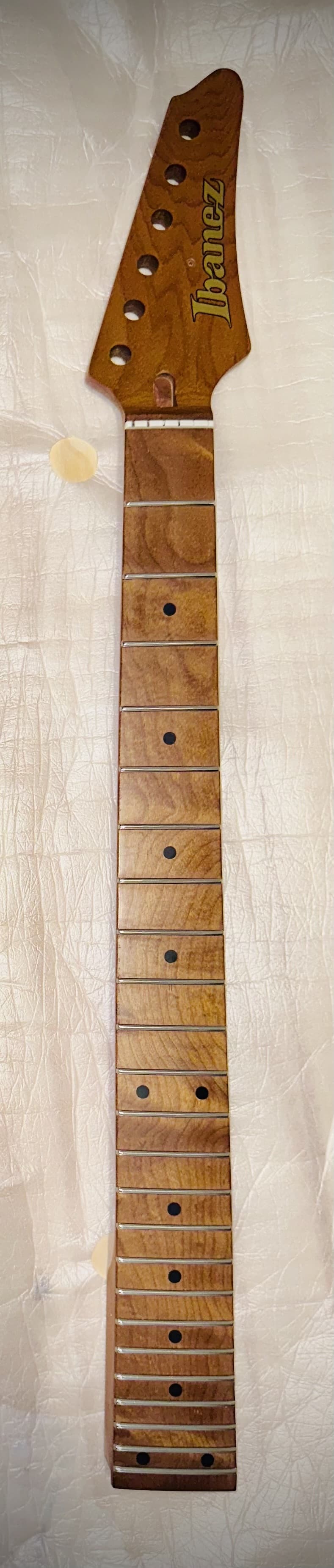 Manche Ibanez AZ 242BC Premium, touche érable, frettes inox