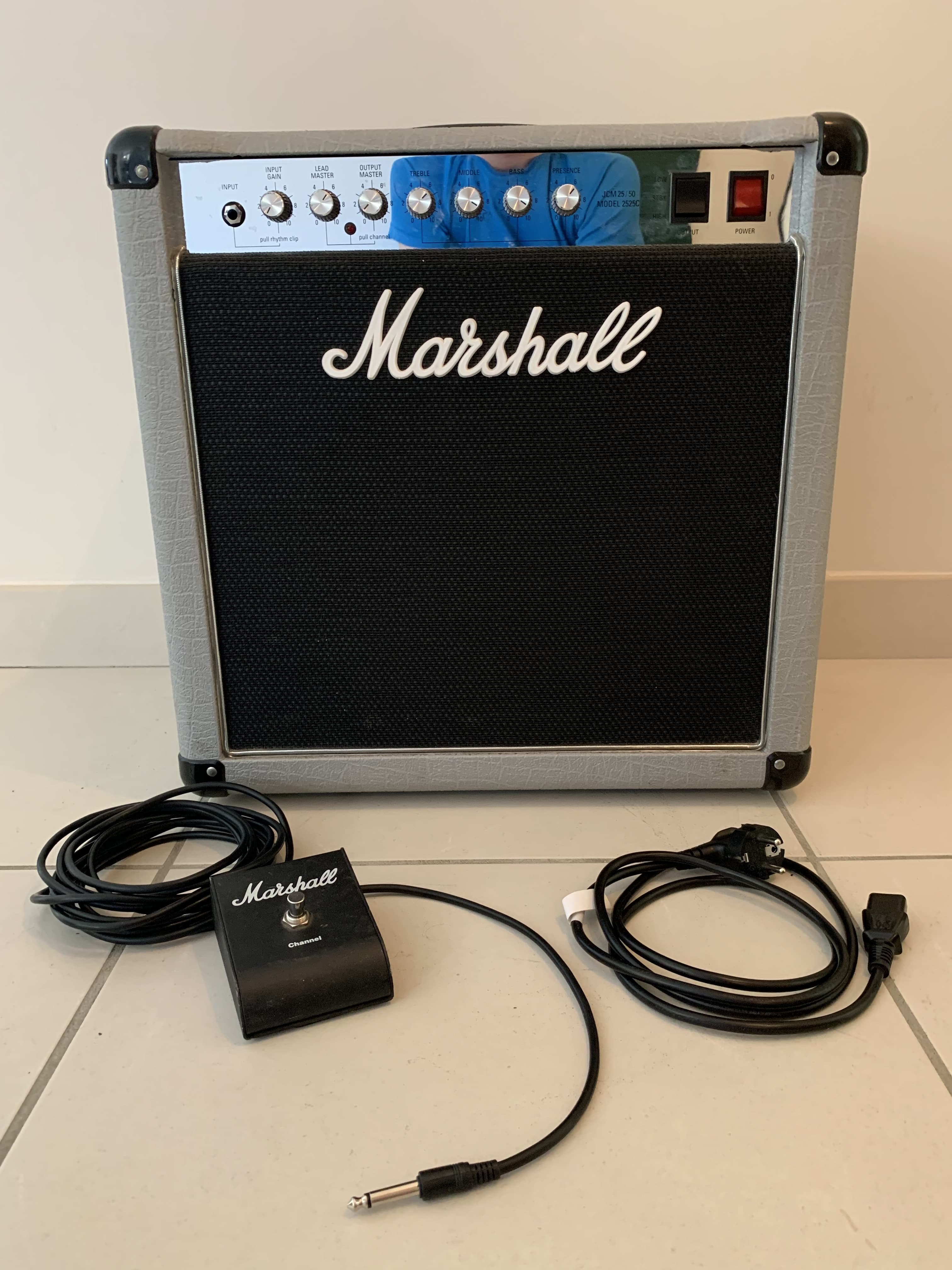 Marshall silver jubilee 2525c + footswitch + housse