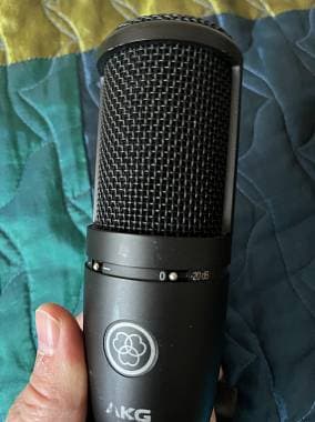 AKG P120