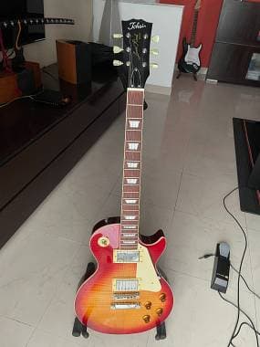 Tokai Love Rock + Squier Strato + Ampli Marshall + accessori