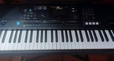 Yamaha PSR E473 usata