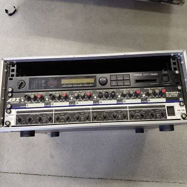 Yamaha spx 990 Behringer Mdx 4400 Arx six gate