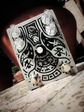 Cassette eating wizard pedale delay fuzz echo con feedback