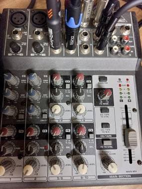 Mixer Behringer Xenix 1002
