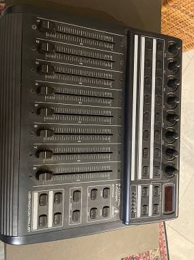 Behringer B-control BFC2000