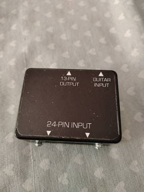 Roland Convertitore 24-Pin a 13-Pin per Chitarre Roland