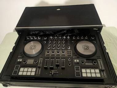 Native Instruments traktor S4 MK3