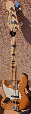 Squier by Fender Jazz MANCINO