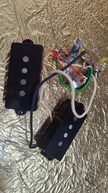 Squier by Fender Precision classic pickup