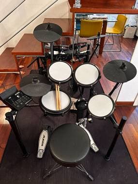 Alesis Nitro Max mesh + sgabello e bacchette - dicembre 2024