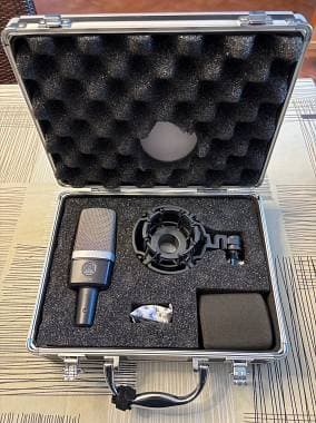 AKG C214