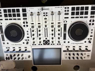 Denon DJ Prime 4 plus white