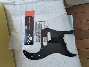 Fender Precision Black 3ply Pickguard 13hl