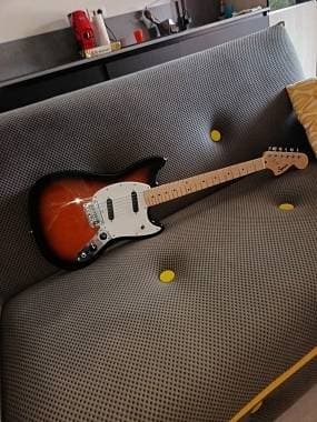 Squier Sonic Mustang