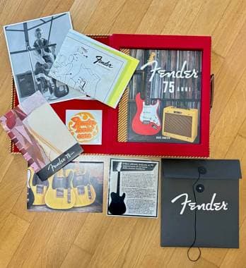 Fender 75 anni, libro di Dave Hunter, edizione limitata, cartonata, numerato