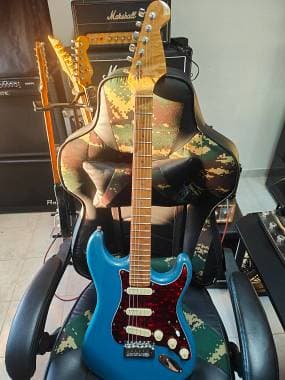 STRATOCASTER ALL PARTS + LACE SENSOR