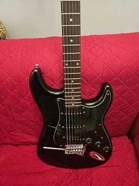 EKO VINTAGE '80 BLACK STRAT + CUSTODIA