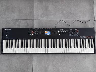 Studiologic Numa X Piano 73 + Gator Slim 61