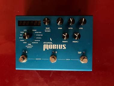 Strymon Mobius con scatola e alimentatore