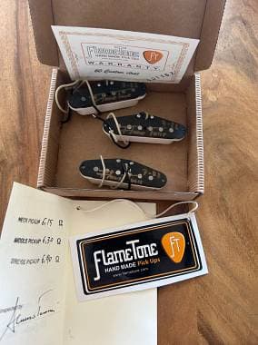 Pick up Flametone 60 Custom Stratocaster