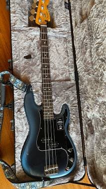 FENDER American Professional II Precision Bass RW Dark Night