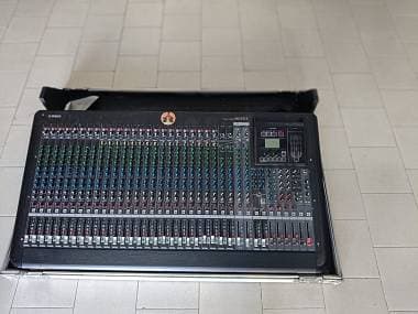 Yamaha MGP32X con flightcase