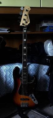 Harley Benton Jazz bass con custodia