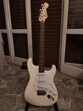 Squier by Fender Stratocaster