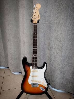 Stratocaster Squier upgrade meccaniche Fender standard