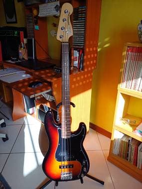 Fender precision performer