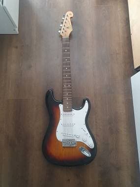 Sx Stratocaster con amplificatore