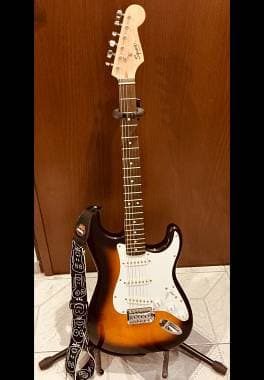 Squier by Fender Bullet Stratocaster HT Brown Sunburst + borsa e tracolla