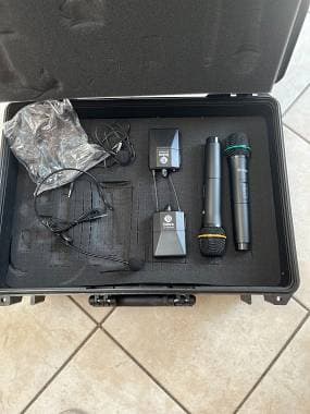 Sistema Radiomicrofoni UHF Debra AU-400 (4 Ch) + Archetti + Lavalier + Aste