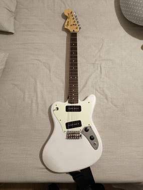 Squier by Fender Supersonic serie paranormal