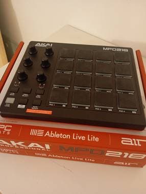 Akai MPD 218 - Sped.Incluse