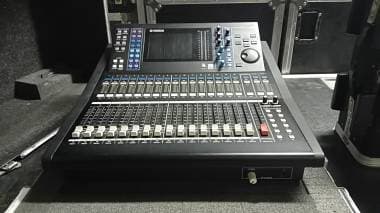 Mixer digitale Yamaha LS9 - 16 + stage box SB168-ES