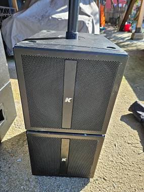 Impianto audio verticale array