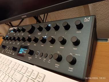 Modal Electronics Argon8 desk