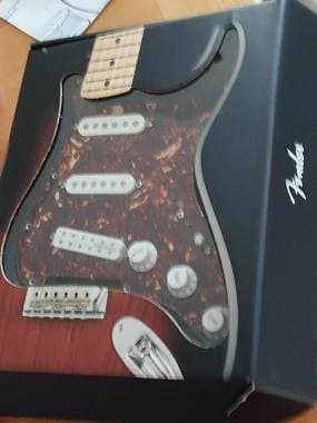 Mascherina per Stratocaster cablata con pup