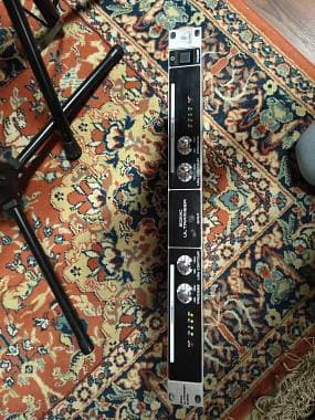 Behringer Sonic ultramizer su 9920