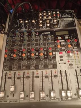 Behringer Xenik qx 1204