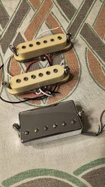 Set N.3 pick-up Strato Henrys (HSS)