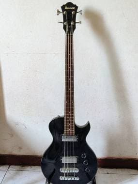 Basso elettrico Ibanez