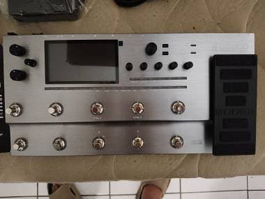 Vendo ( NON SCAMBIO ) Pedaliera multieffetto mooer ge 300 ottime condizioni