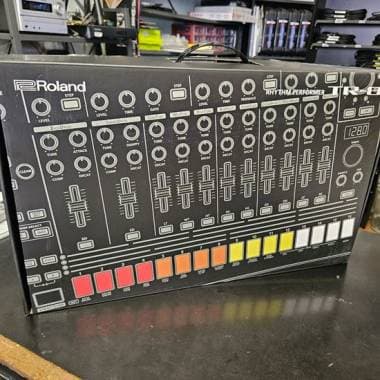 Roland TR-8 (usata)