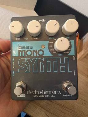 Electro Harmonix Bass Mono synth