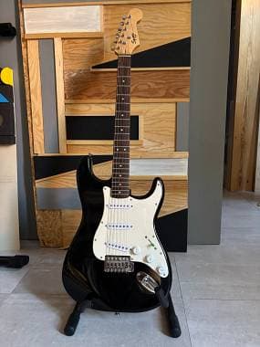 Squier by Fender squire stratocaster bullet