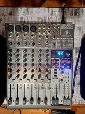 Behringer xenix 1204 fx